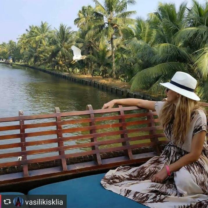 Hotel Why Not Houseboat Alappuzha Exterior foto