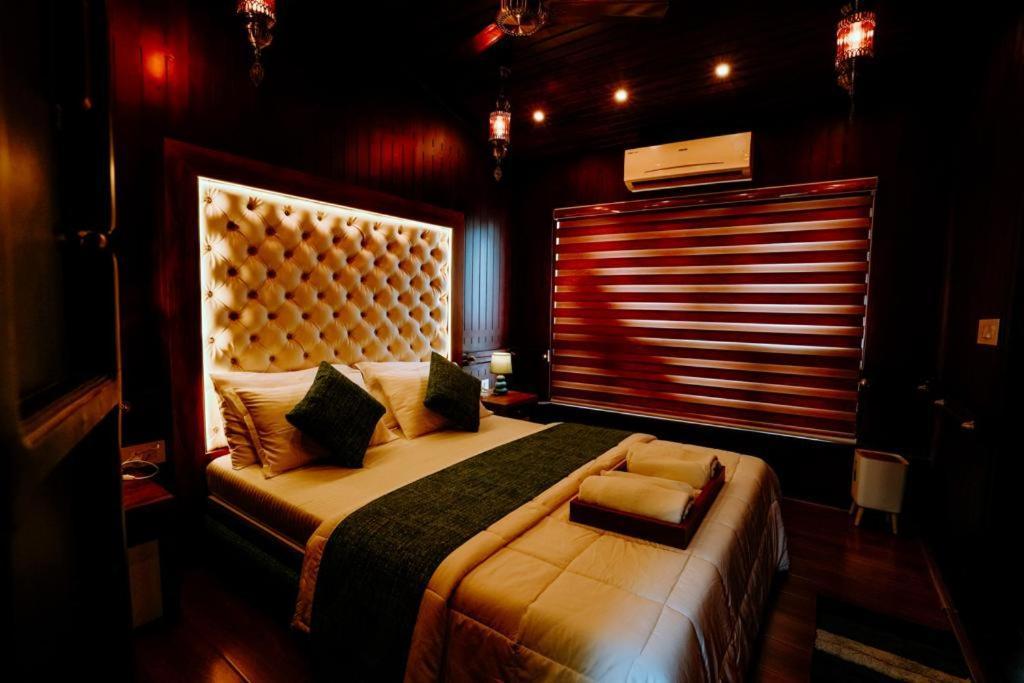 Hotel Why Not Houseboat Alappuzha Exterior foto