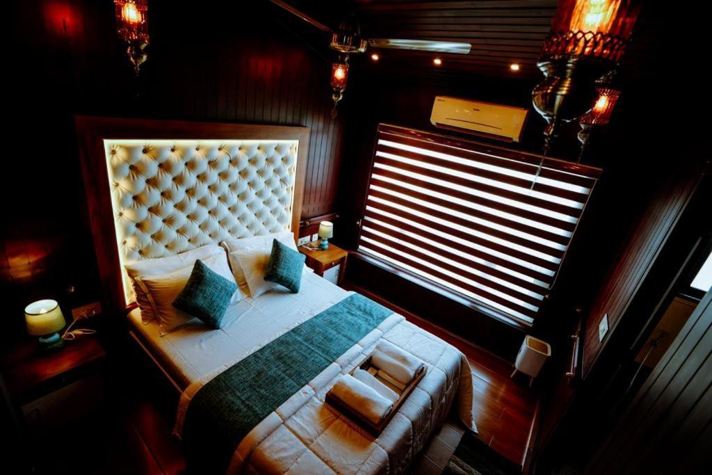 Hotel Why Not Houseboat Alappuzha Exterior foto