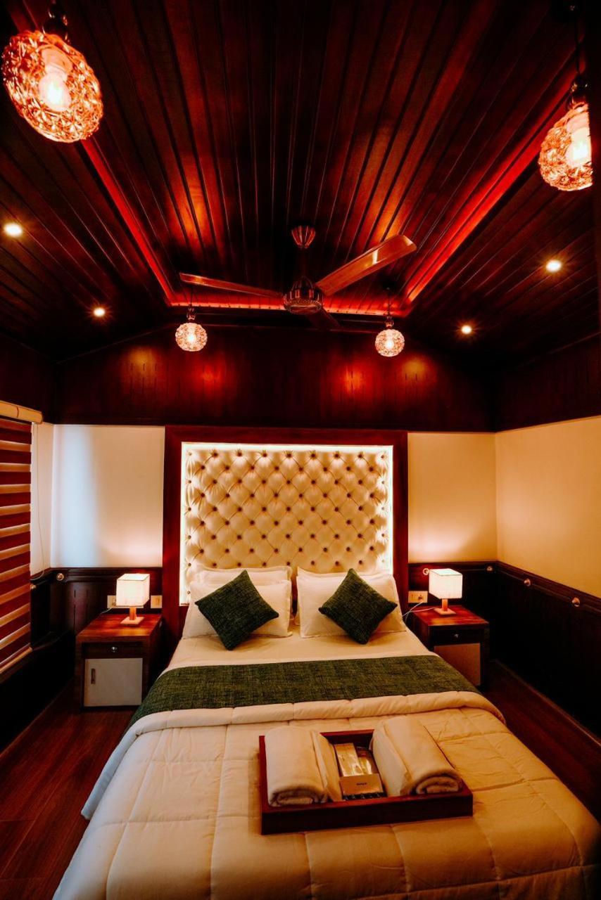 Hotel Why Not Houseboat Alappuzha Exterior foto