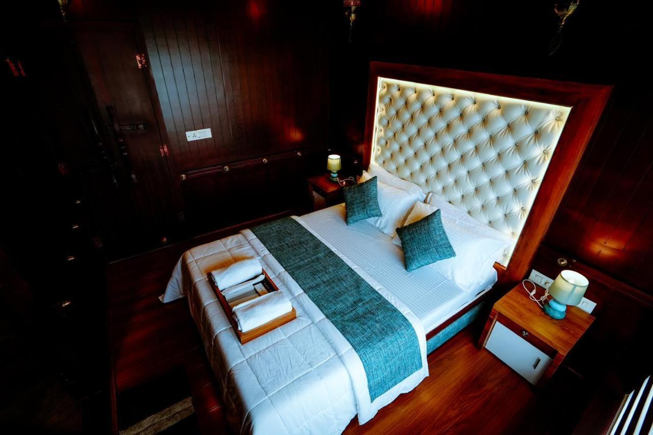 Hotel Why Not Houseboat Alappuzha Exterior foto