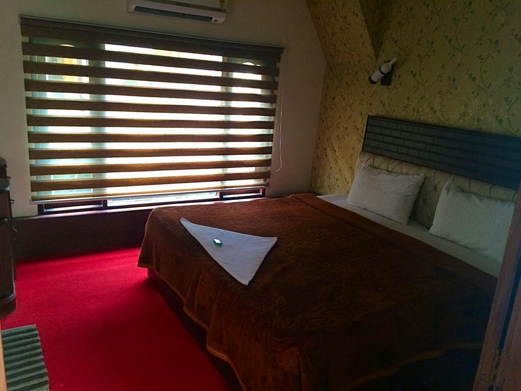Hotel Why Not Houseboat Alappuzha Exterior foto