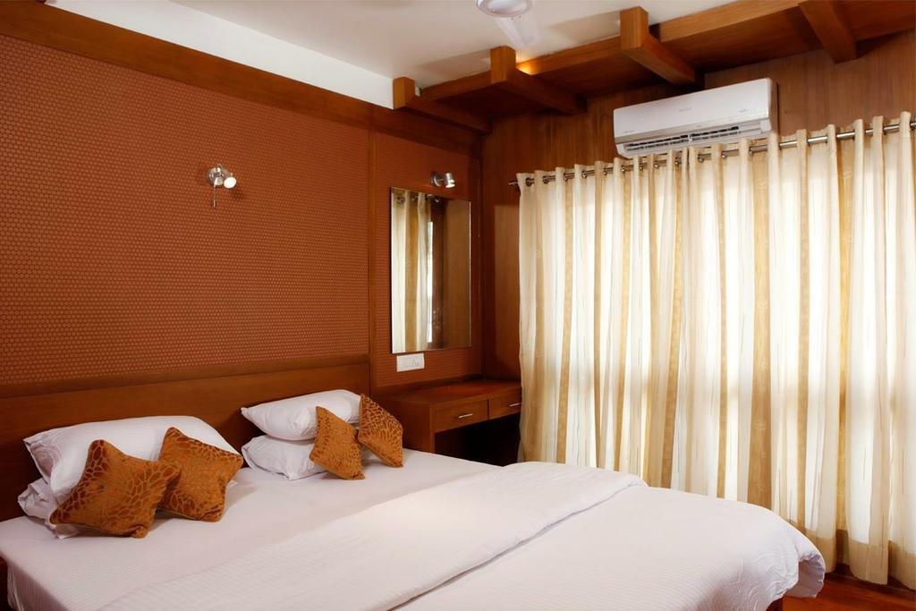 Hotel Why Not Houseboat Alappuzha Exterior foto