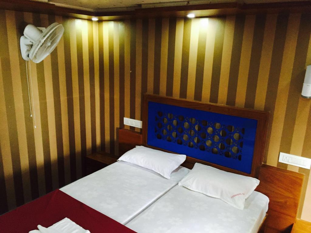 Hotel Why Not Houseboat Alappuzha Exterior foto
